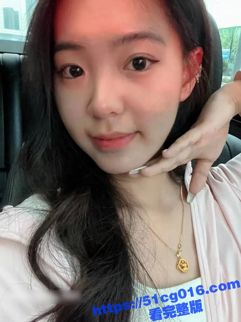 师范学院清纯大学生 极度反差的拜金女 有钱人免费操 上学空闲时间 约炮金主车震毒龙调教 视频流出 图1