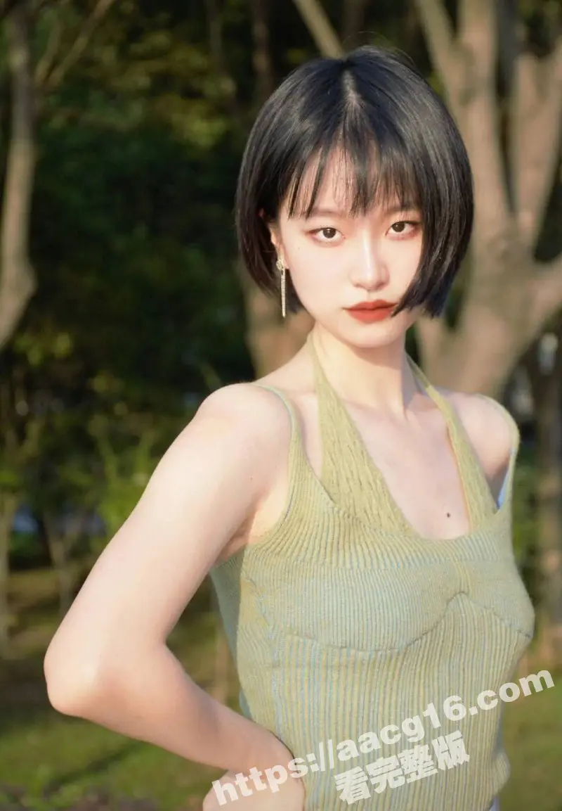 中南财大校花 郑芸芸 私密视频流出 性感短发超高颜值小母狗 诱人渔网袜女上位疯狂骑乘 图4