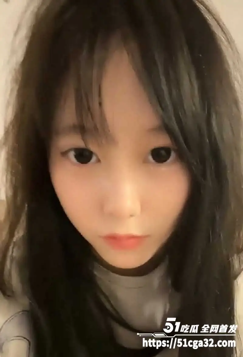 抖音极品萝莉 KOUK 裸聊视频流出 与榜一大哥单聊露奶发骚 小穴超级粉嫩诱人！ 图1