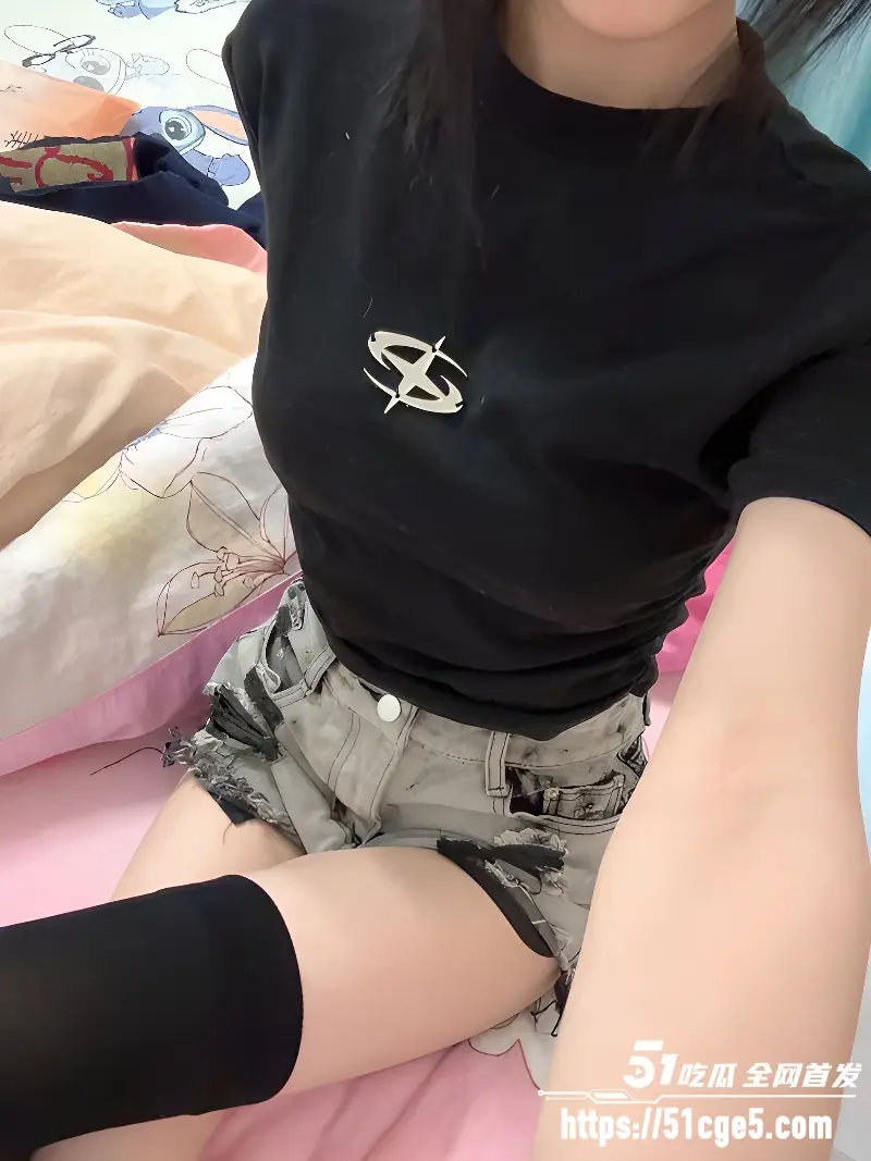 大学生情侣做爱自拍 淫纹反差婊被男友后入猛操打桩 叫床声又浪又骚 图3