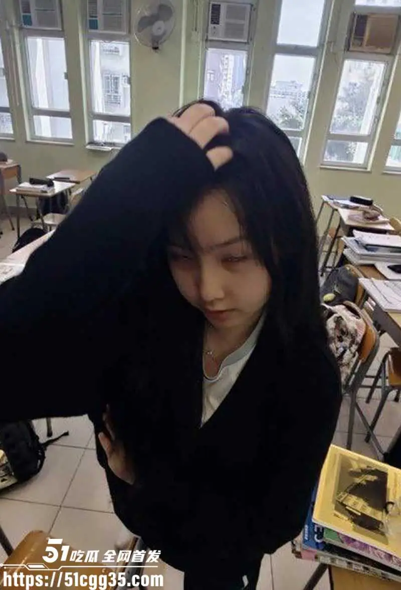 香港大奶学生妹 紫晴 情侣私拍泄密 嫩到滴水的反差小妖精 被渣男调教成极品母狗 露脸舔屌蹶肥臀挨操！ 图6