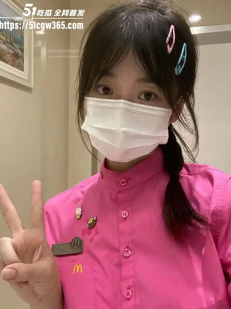 麦当劳极品学生妹 被推特大神调教成淫贱母狗 带到酒店激烈打桩 餐厅内弯腰爆插 白虎嫩穴被操到淫水狂喷! 图5