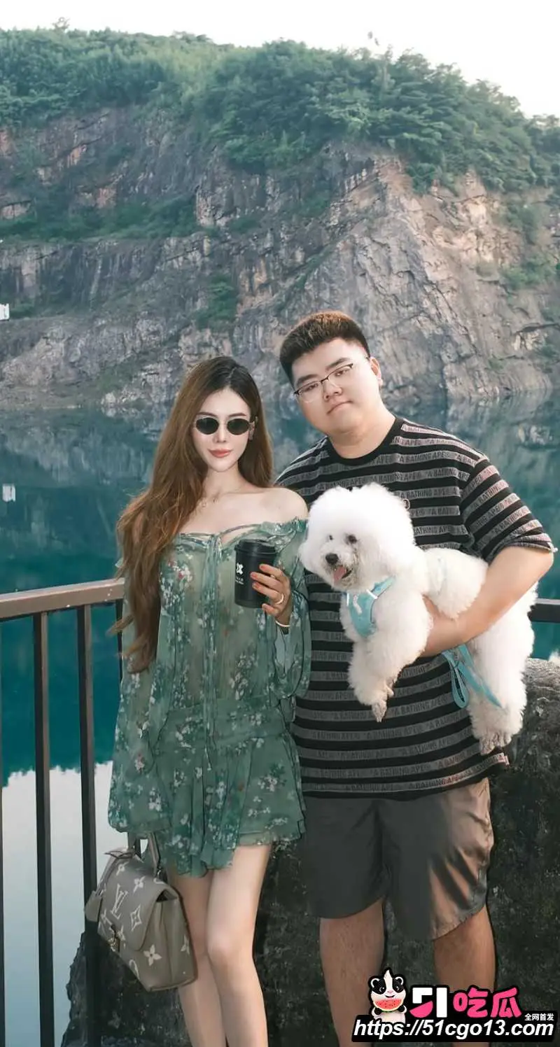 抖音滕王阁情侣大瓜 肥腻富哥晒美艳娇妻 网友开盒认人 难道这就是赛级接盘侠? 图3