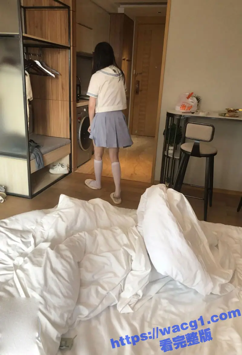 极品白虎巨乳00后高中生 穿着JK的样子真的是集清纯与淫荡为一体的存在啊! 图4