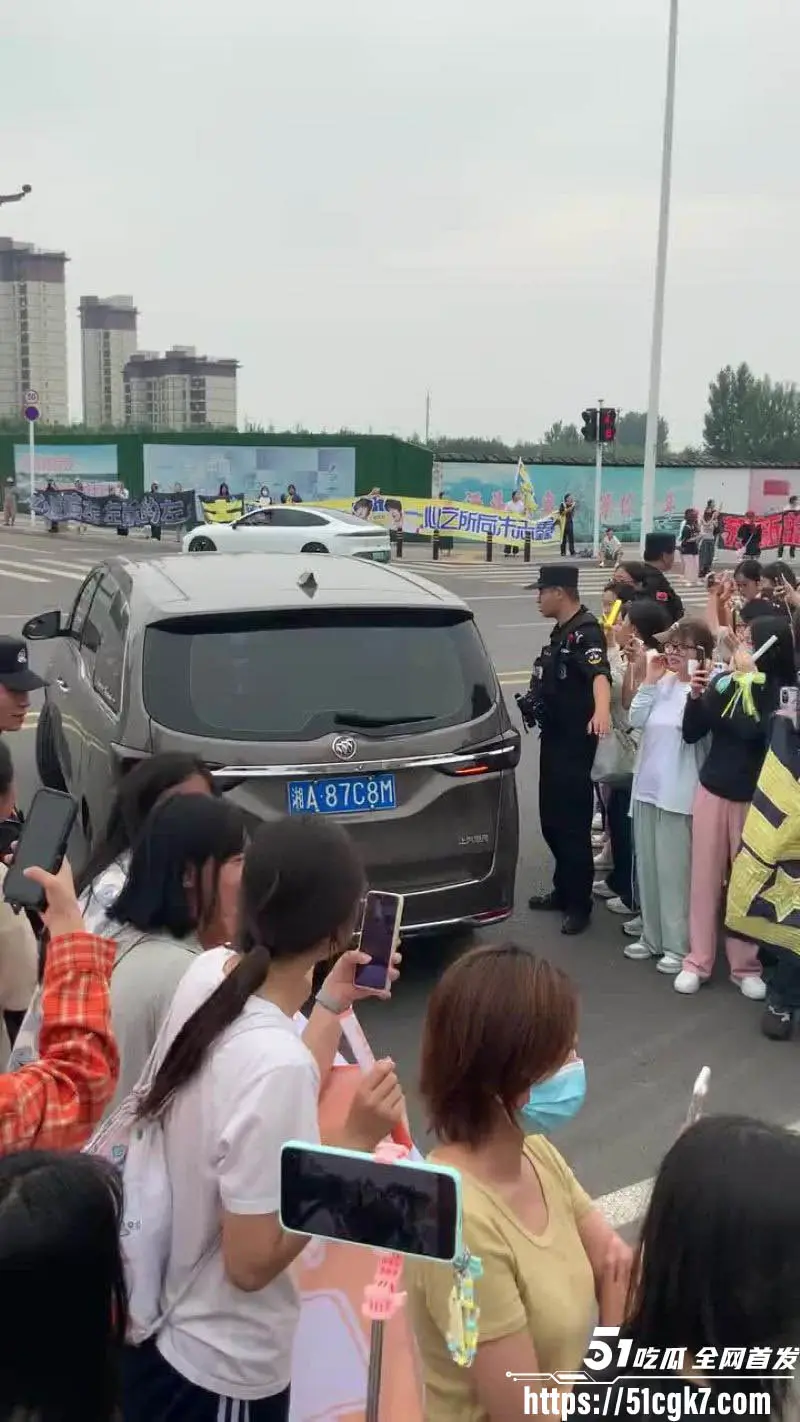 时代少年团 马嘉祺 女粉现场泪崩求爱 为补偿竟答应次日与粉丝激情做爱 火爆全网！ 图7