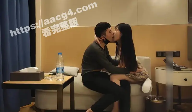 探花小陈头约操00后短裙外围女 苗条身材蜜桃臀 激情舌吻后入狂顶 高潮不断叫声销魂! 图1