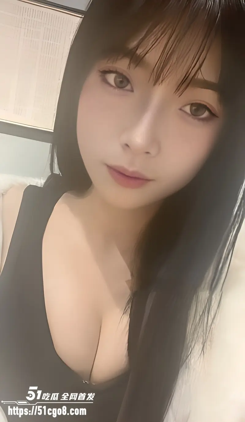 台湾国立大学 黎欣妤 与学长性爱视频 跪舔大屌卖力吸吮 口技不输AV女优 图3