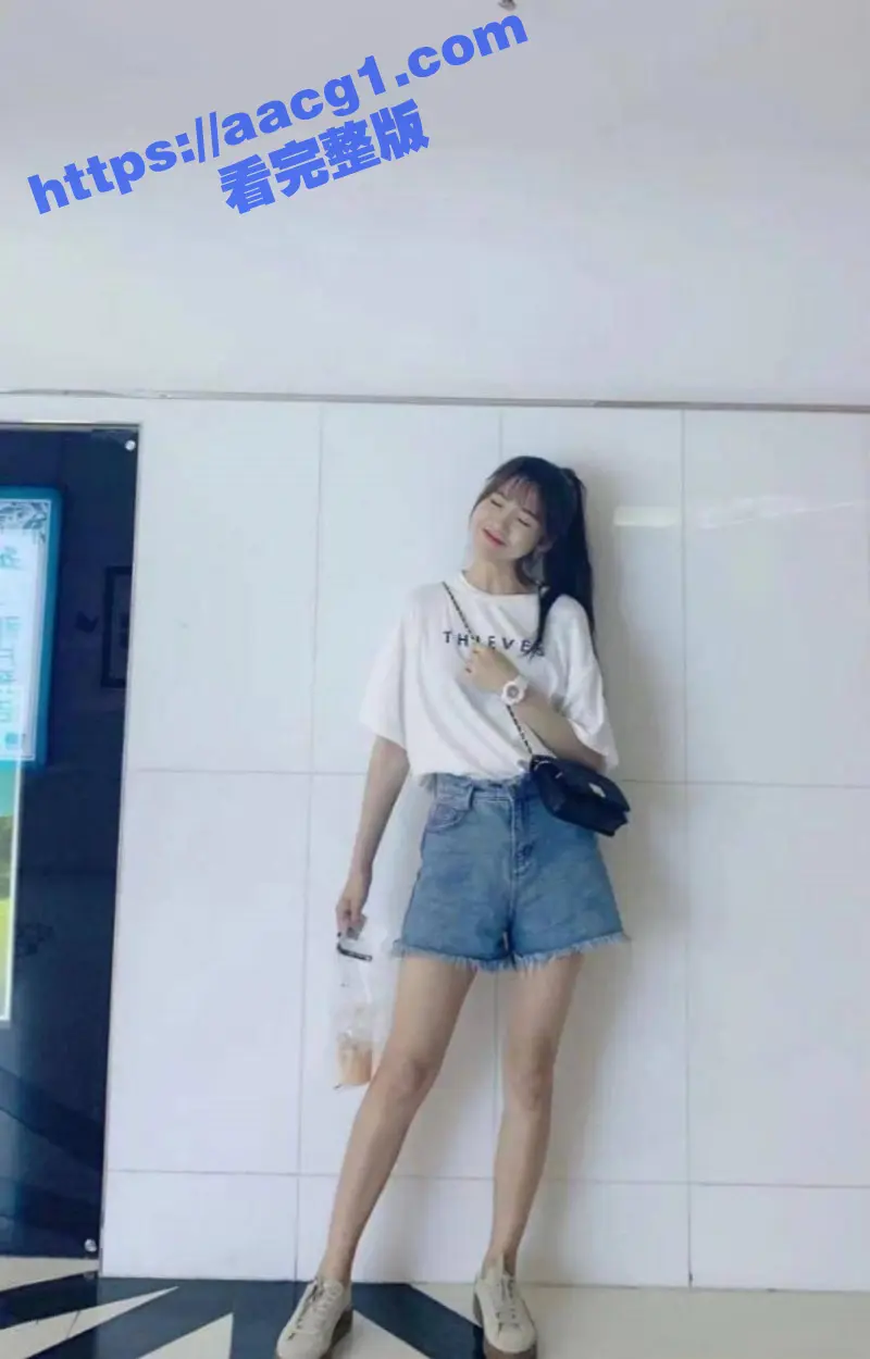 高挑妖娆美女私拍流出 情趣装跪地吞棒 玲珑玉乳艳丽异常 浓密私处特写完美呈现 图3