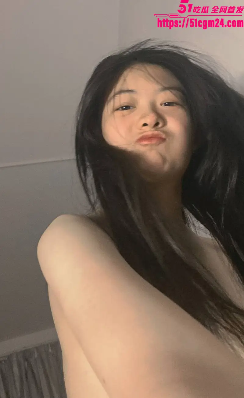 云南反差萌妹 赵明溪 性爱视频泄露 红丝卷精锁骨外露 骚穴大屌狂操一炮而止! 图3
