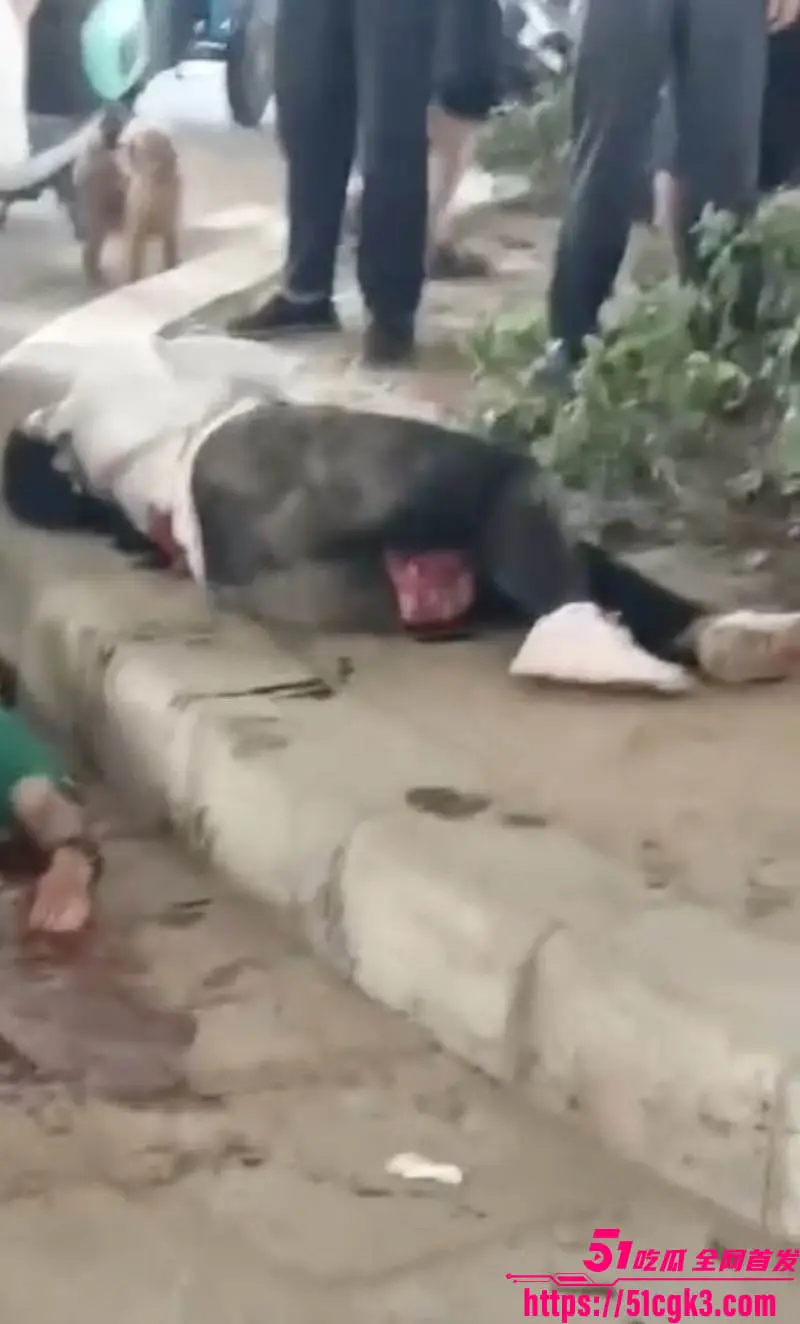 郑州中牟广惠街摊贩抢位血腥互殴!刀光剑影之下 3人被捅死多人受伤 现场惨烈至极! 图3