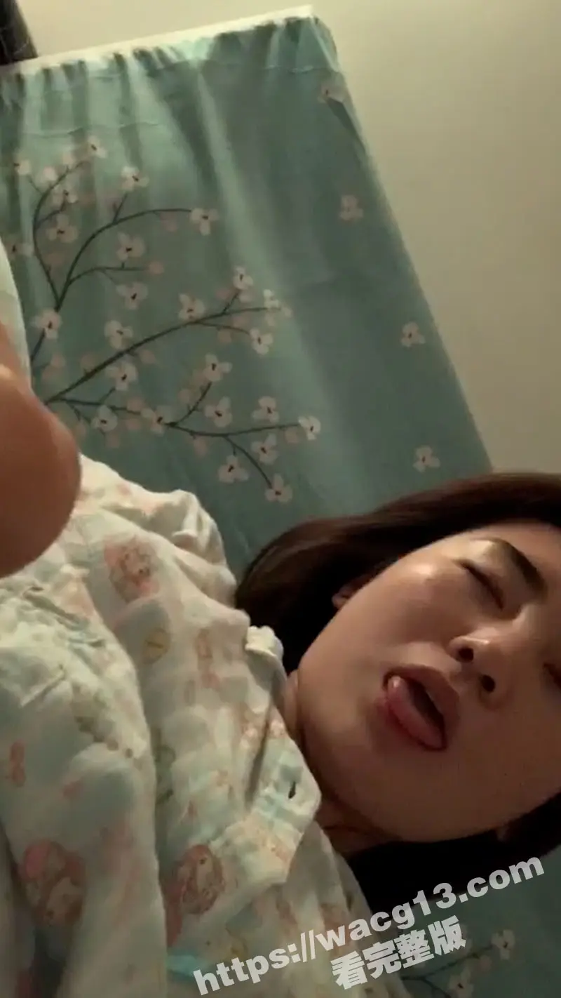 张家界已婚人妻王丽洁出轨多人遭情人曝光 老公常年不回家她得不到滋润经常外面偷吃 开视频掰逼给人看 图2