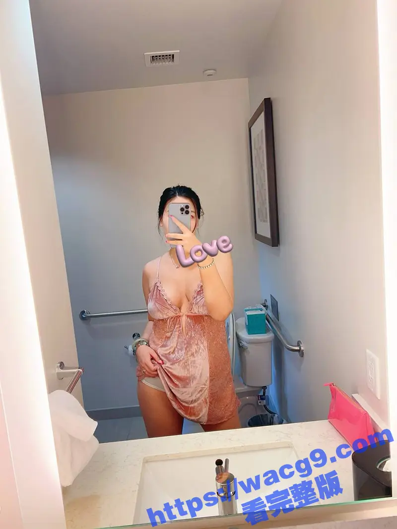 在美留学生刘诗彤 身材很棒的极品骚货 长期给人当M 各种私下自虐 吞精饮尿随意露出 真是够骚的 图5