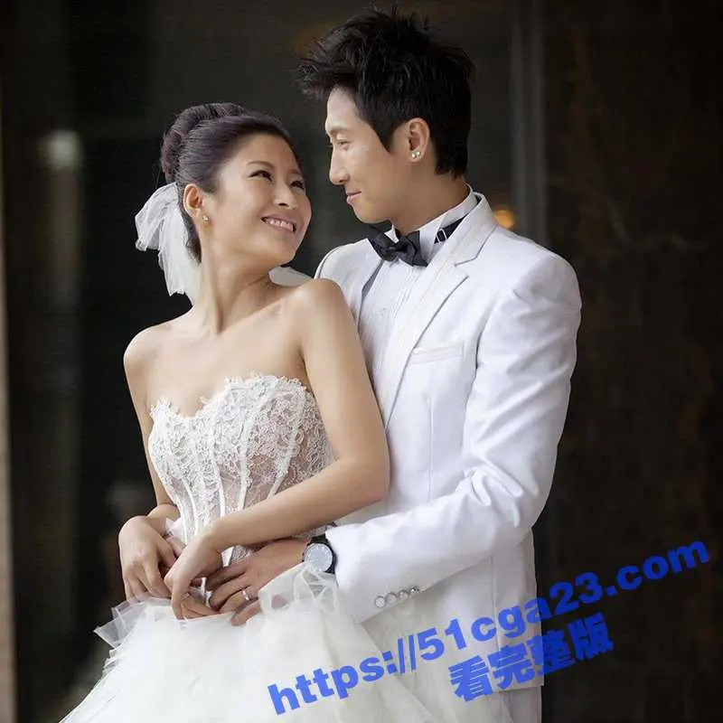 香港功夫巨星 洪金宝儿子 洪天明与妻子周家蔚 双双出轨各玩各的互不干涉 儿媳周家蔚3P群交视频大曝光！ 图7
