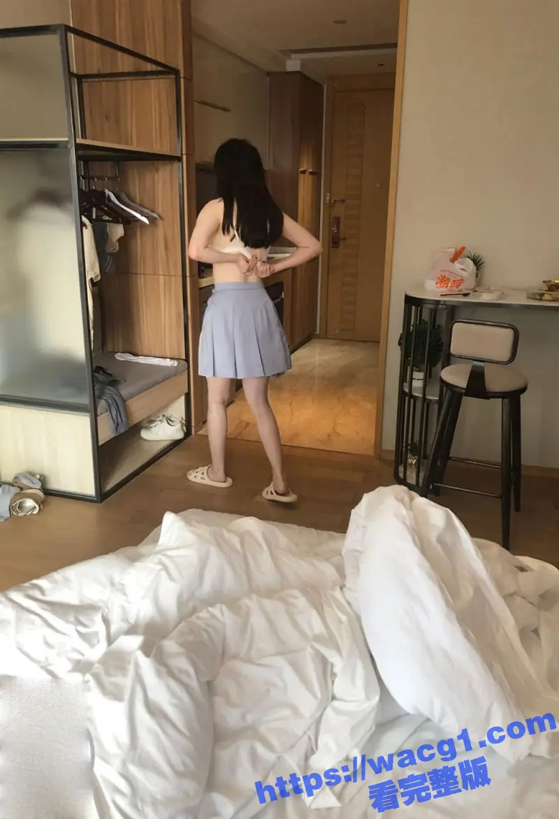 极品白虎巨乳00后高中生 穿着JK的样子真的是集清纯与淫荡为一体的存在啊! 图12