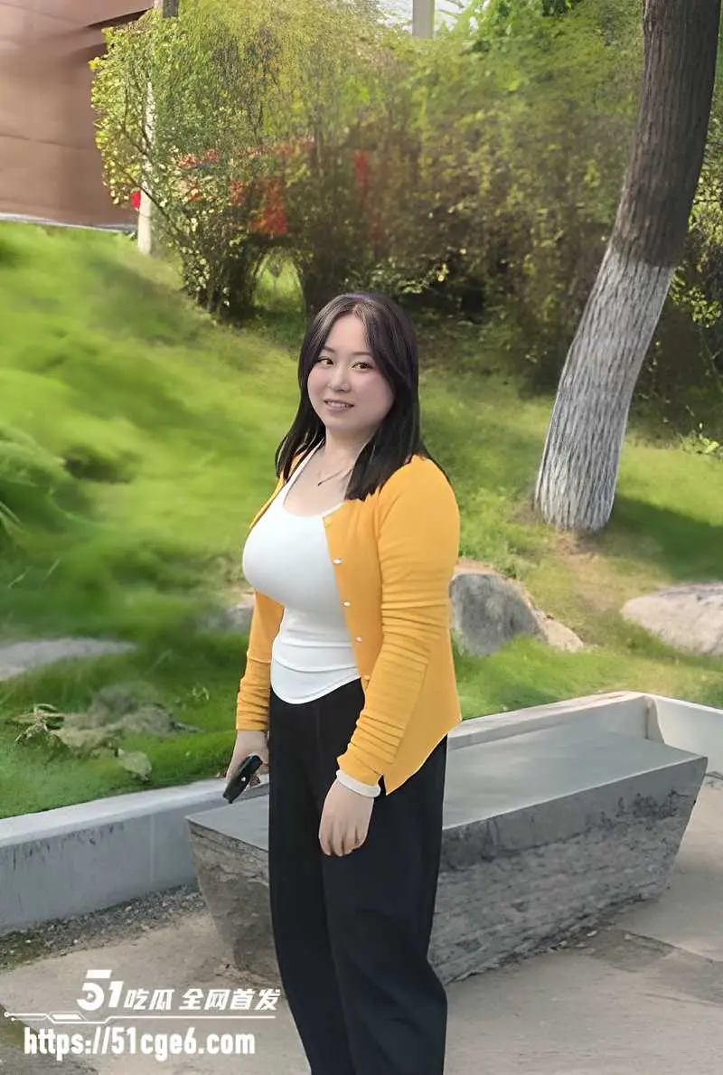 海角乱伦大神妈妈的味道 趁干妈不在猛操她吊钟乳闺蜜 丰满大奶前后乱甩！ 图2
