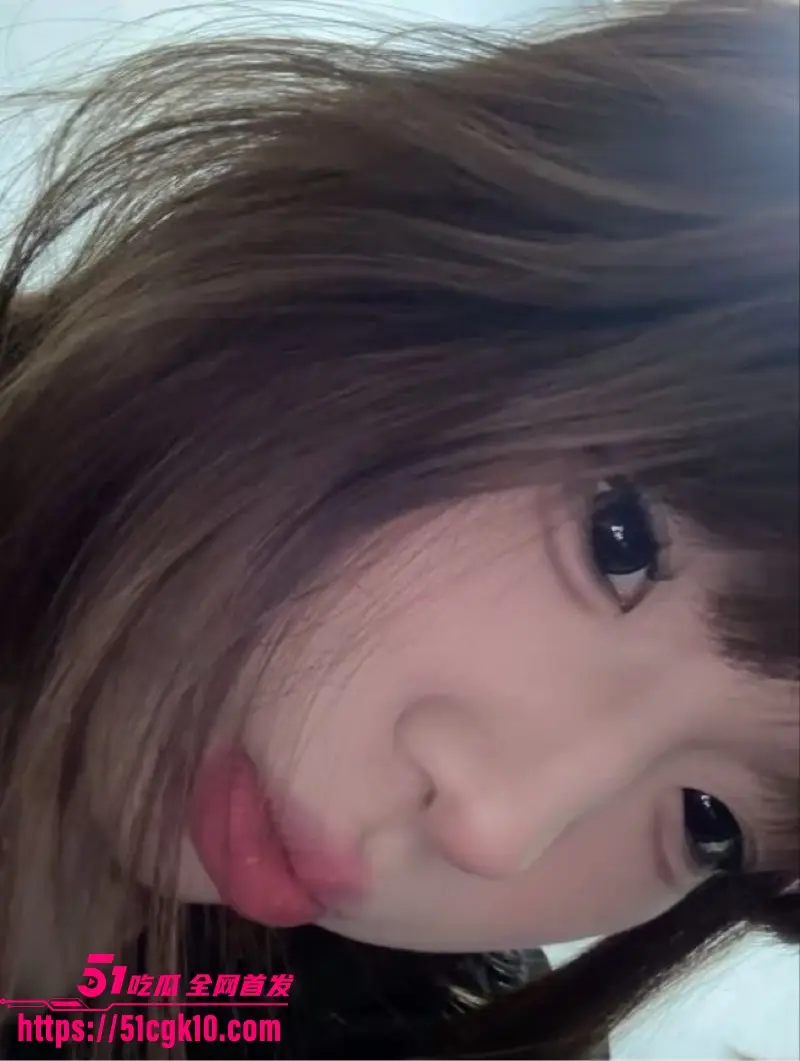 内蒙古精神小妹 包珍珍 为裸贷竟在厕所自慰私拍 拿了钱就跑路被曝光视频! 图3