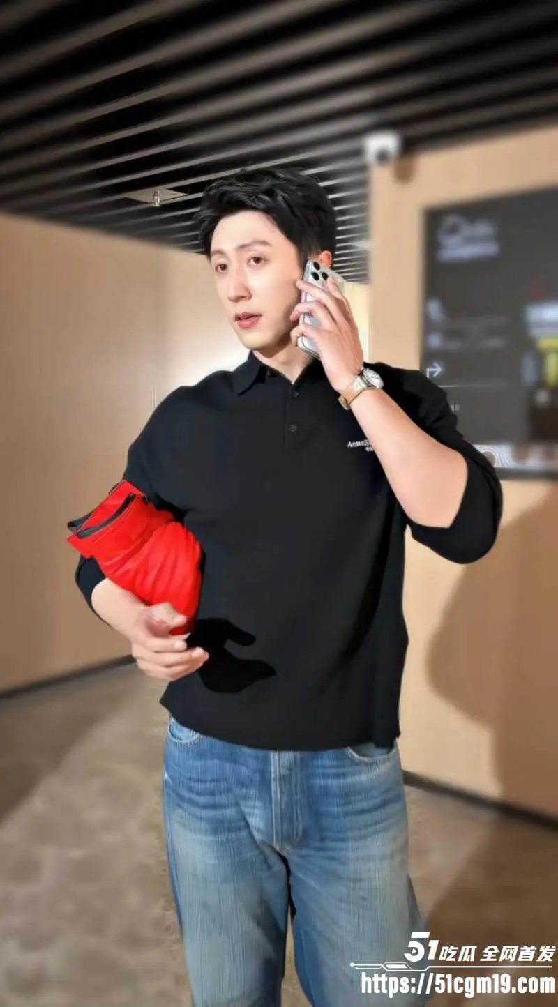 顶流明星 黄景瑜 王玉雯 被知名狗仔 刘达锤 酒店埋伏偷拍性爱视频 恋情实锤全网轰动! 图9