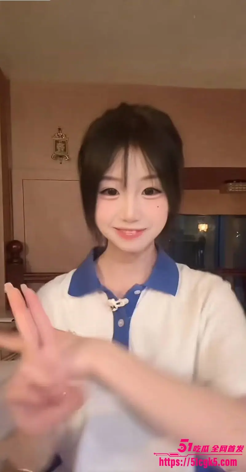 清纯学生妹 诗涵与闺蜜 遭金主盛先生PUA包养 双女共侍一主 男友青春摄影师却成龟男被控强奸! 图4