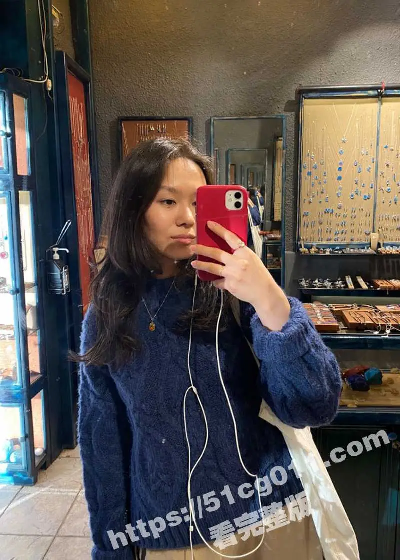 媚外留学生甘愿做洋大人母狗 私拍抽打淫穴和脸 配文“请利用我的洞”太贱了！ 图2
