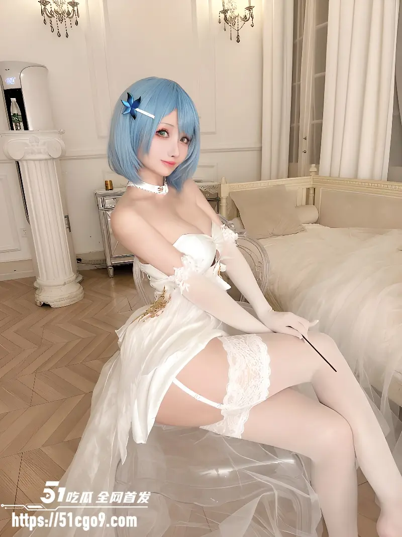 福利姬 凉凉子 cos碧蓝航线恰巴耶夫绝美写真 白丝裙底骚穴若隐若现 令人欲火中烧 图1