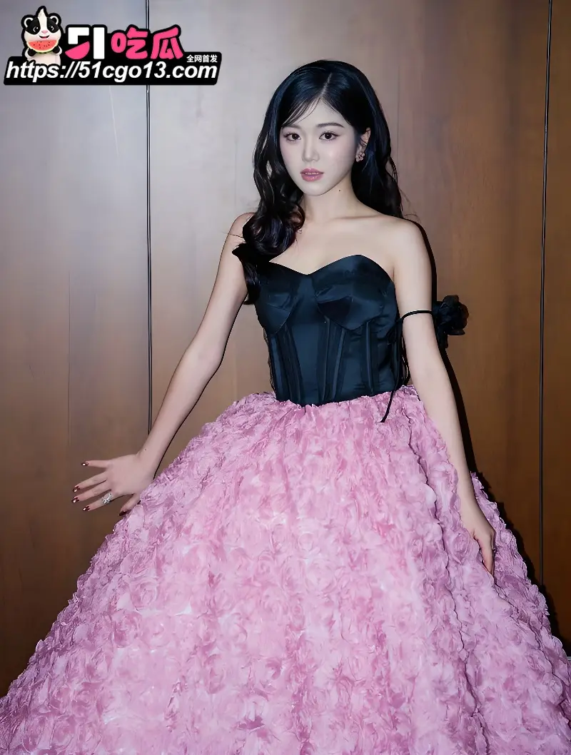 高颜值女演员 冯凯憶 包养私拍流出 身穿丝袜制服任由金主挑逗 胯下侍奉母狗气质爆棚 图5