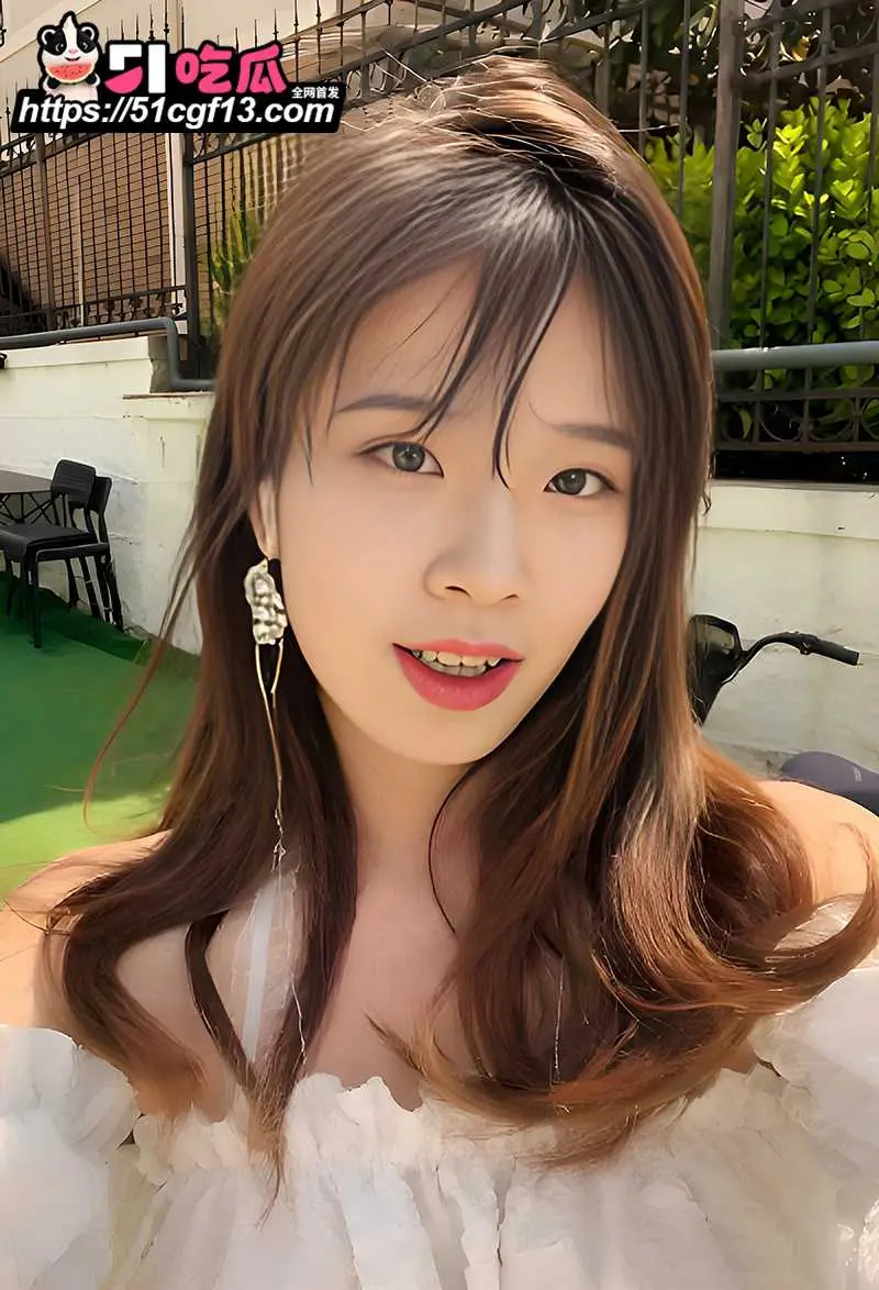 汉中市南郑县爆奶小妹约炮私拍 舌吻舔奶口交调情 对镜后入掌掴翘臀 边扇边操！ 图3