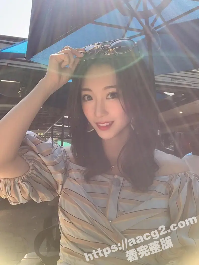 极品嫩模福利姬童颜巨乳裸拍 对着镜子尿尿一线天骚穴赚足眼球 床上翘臀任操潮吹超级淫荡 图3