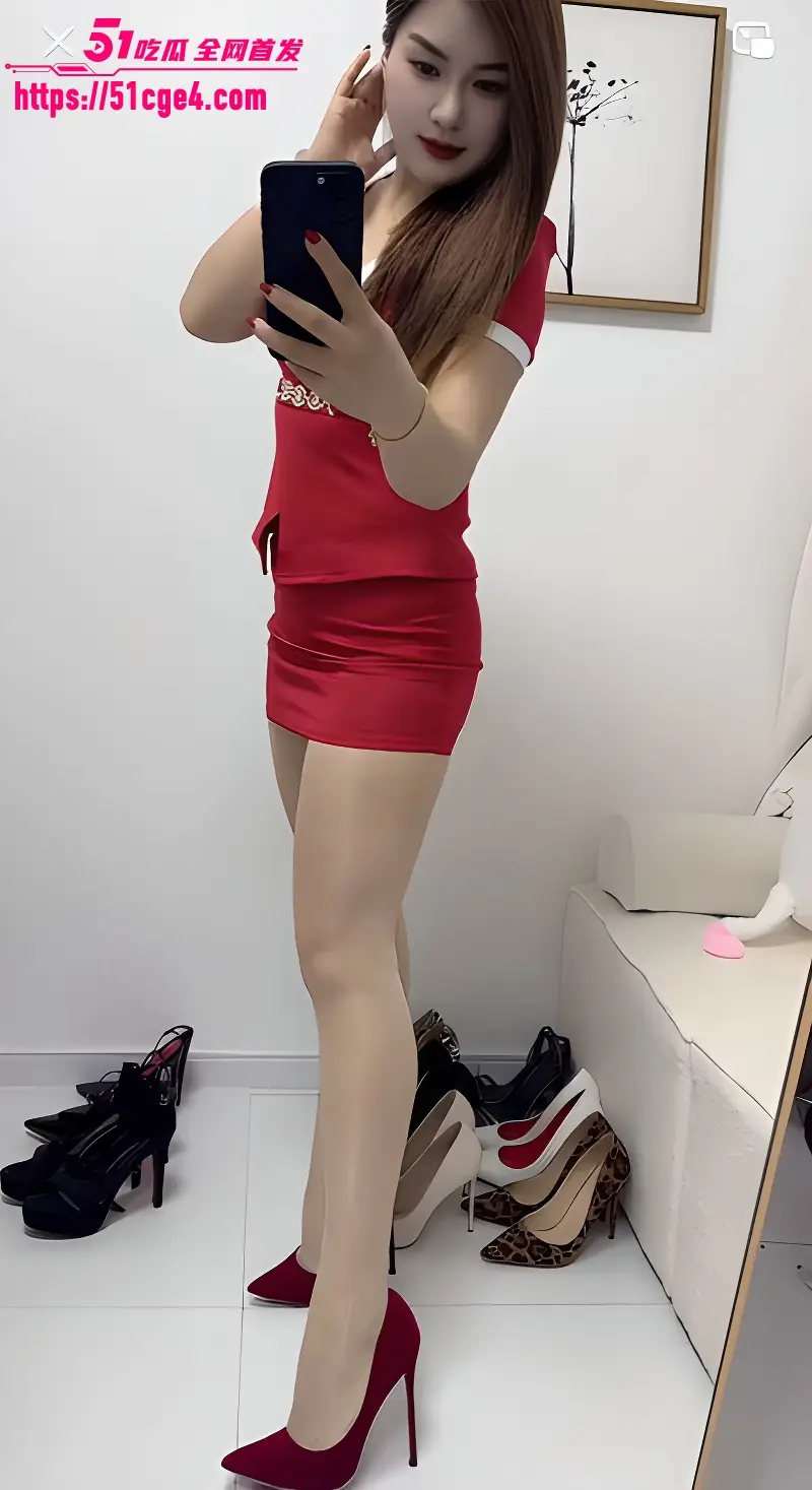 抖音网红 小小酥 金主定制福利 情趣制服展示熟女魅力 白嫩肉体销魂发浪 图3