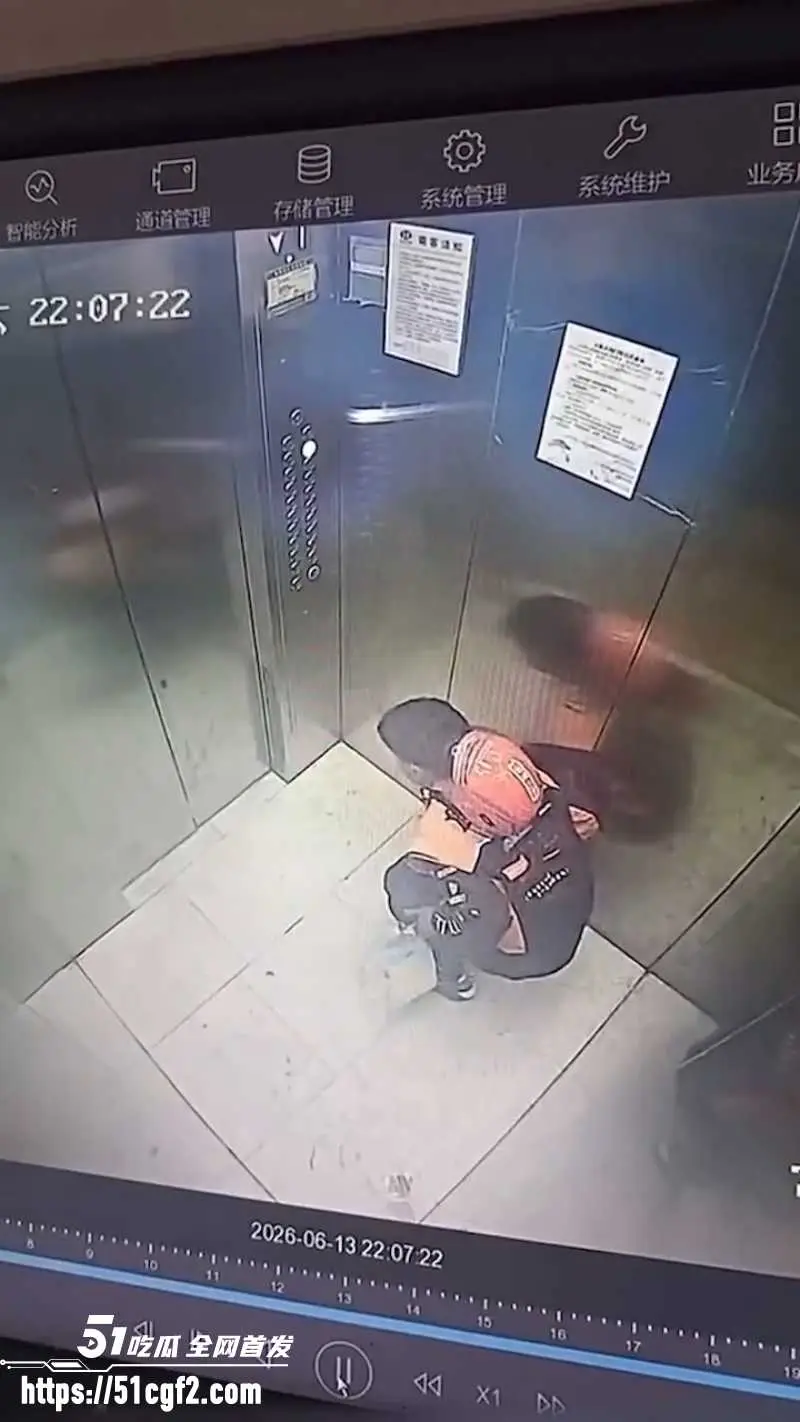 云南大便哥 淘宝外卖员 送餐途中在电梯拉屎 监控视频瞬间火爆出圈! 图2