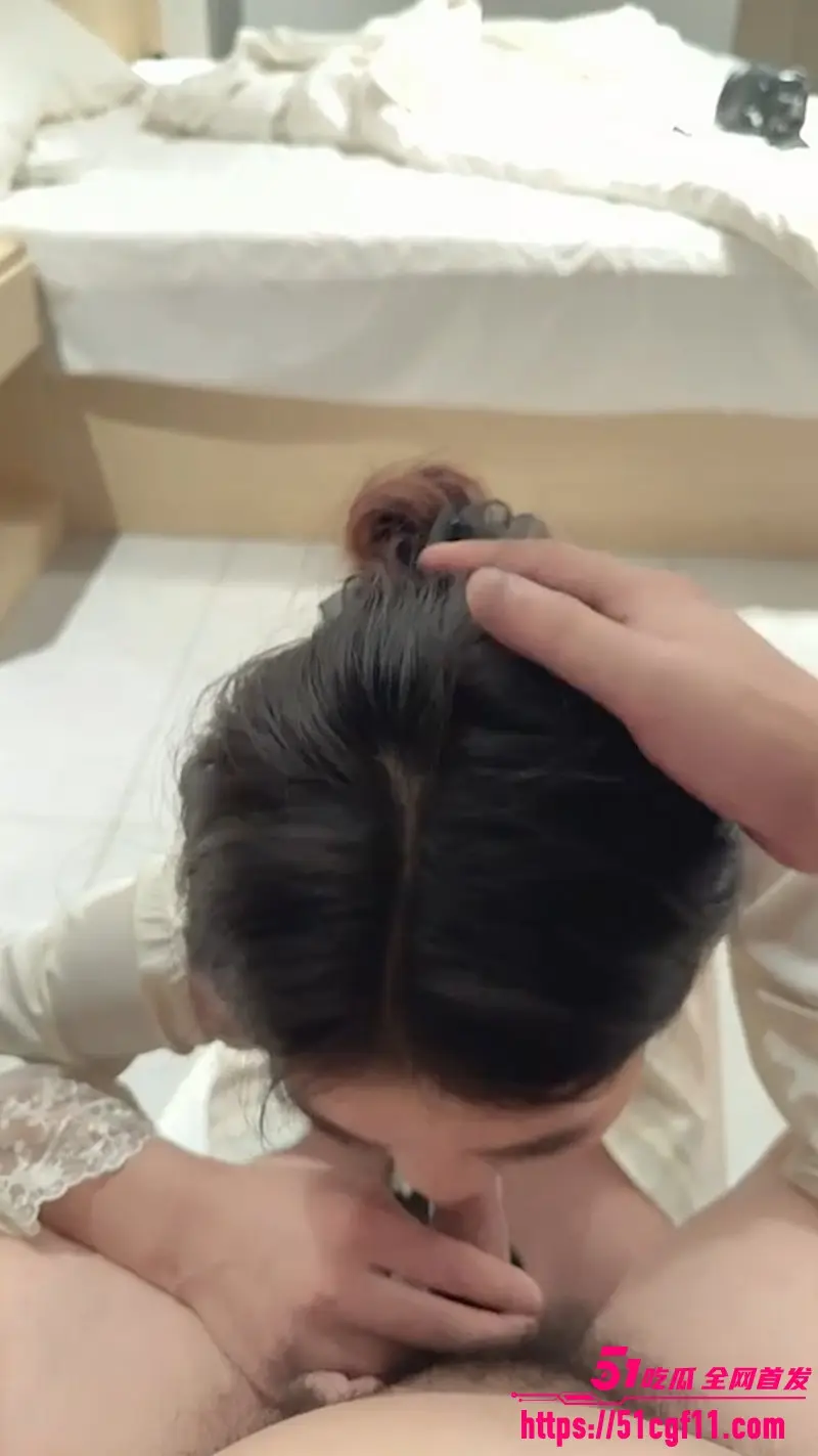51原创乱伦姐弟情 邻居妹妹出轨男朋友 与我酒店约会被操爽的一天! 图1