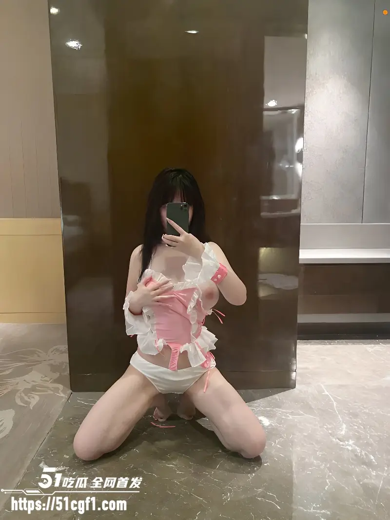 大奶白虎萝莉 性爱视频 三点粉腻 JK制服诱惑十足 被抓着双马尾无套后入内射! 图1