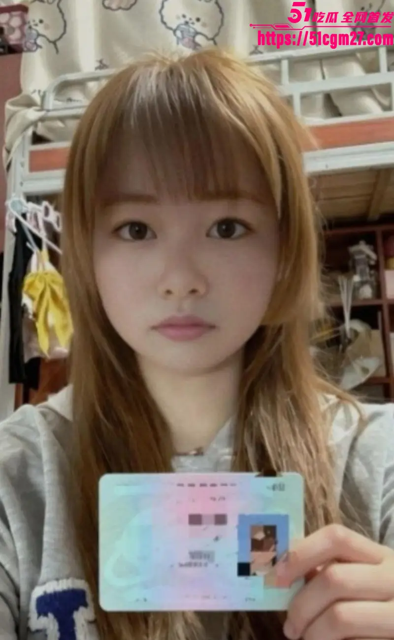 湖南女大学生 蒋欣 裸聊金主视频曝光 白虎嫩穴玉指猛扣 翘臀裸漏骚逼极致诱惑! 图1