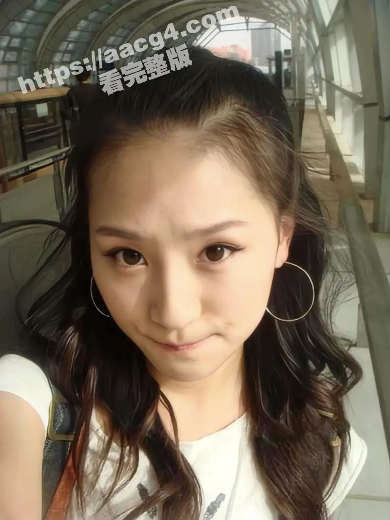 清纯女星吴绿洲 在影视剧 美丽的错误 中大胆漏奶 属实是为艺术献身 图1