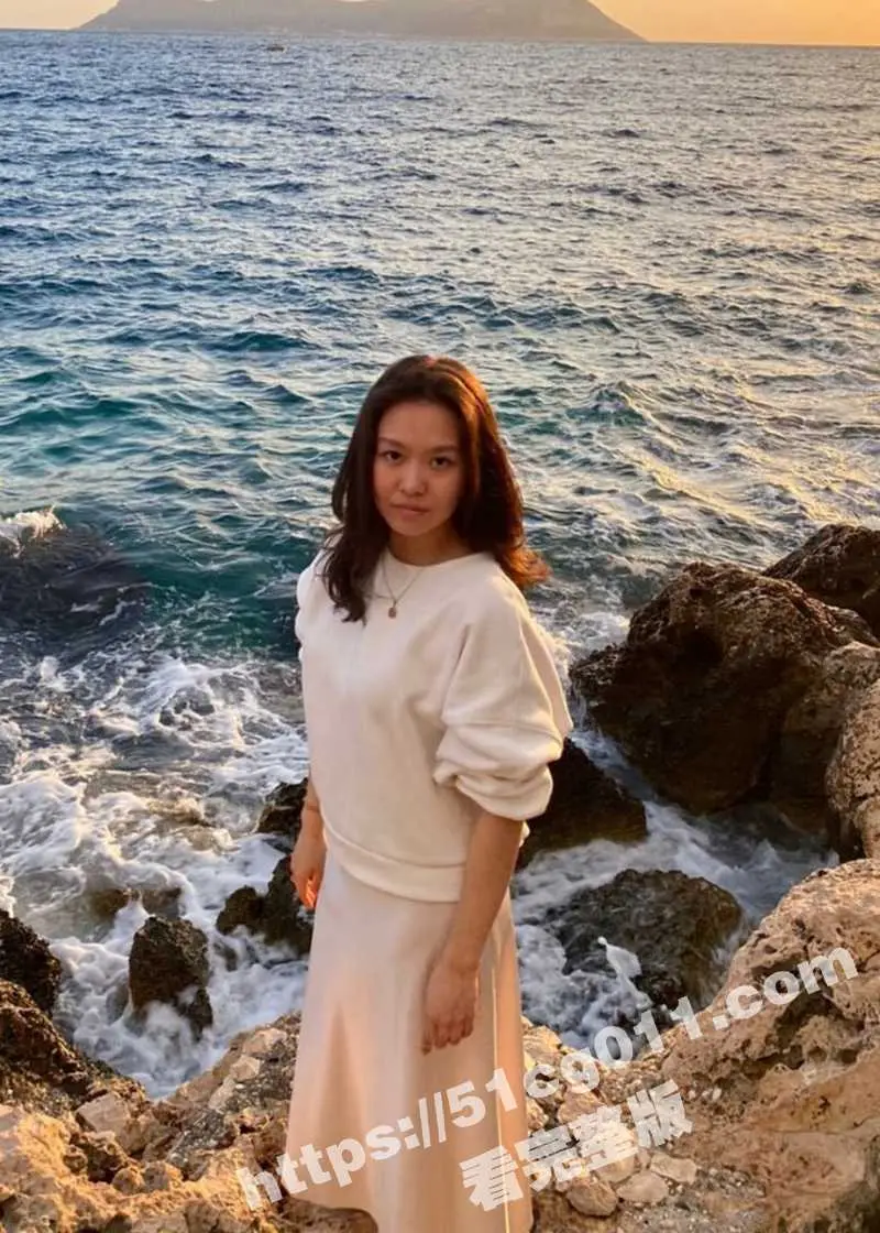 媚外留学生甘愿做洋大人母狗 私拍抽打淫穴和脸 配文“请利用我的洞”太贱了！ 图3