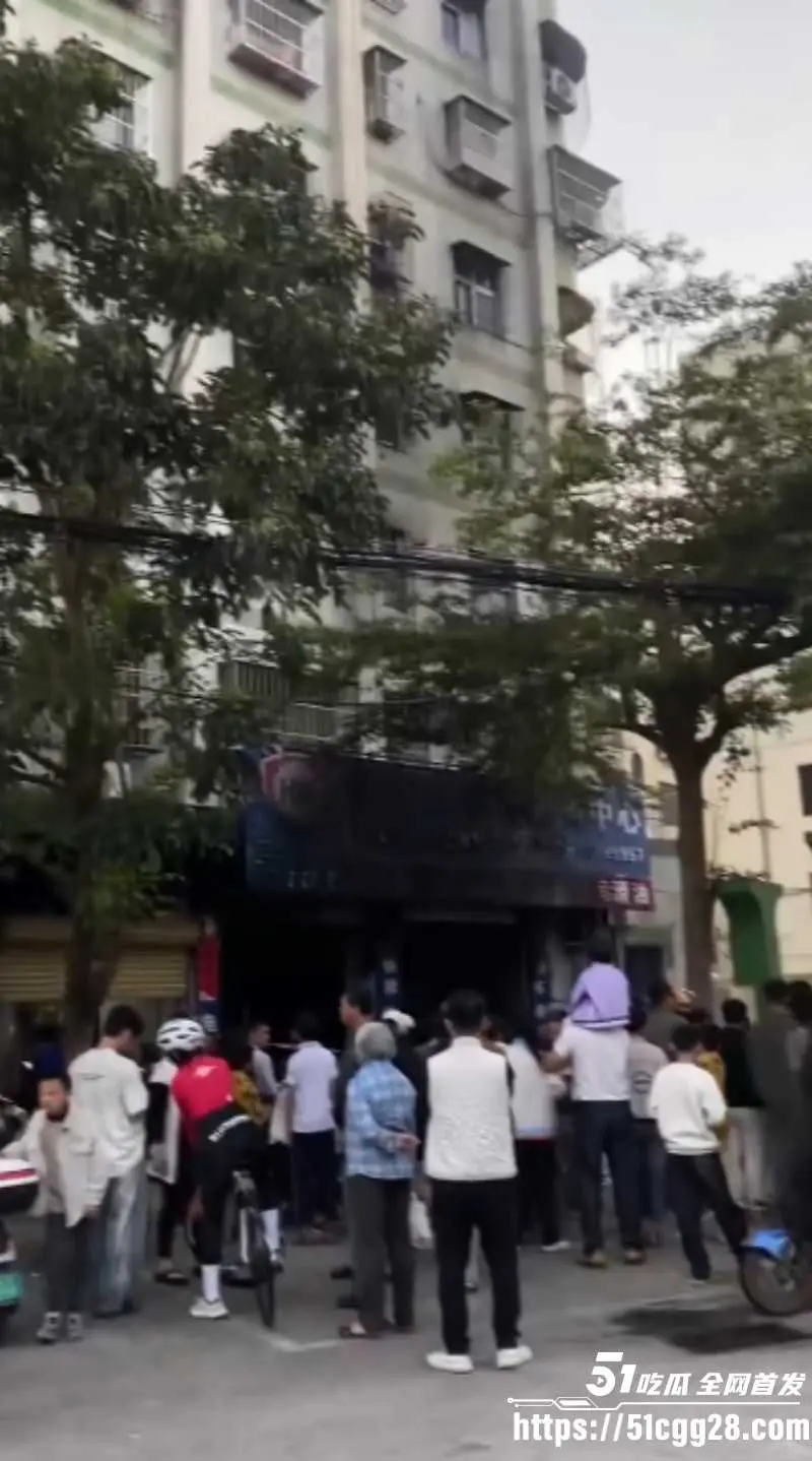 海南海口小米su7自燃事件 车主下车仅过5分钟出现火情 险些引燃居民楼酿成惨剧! 图7