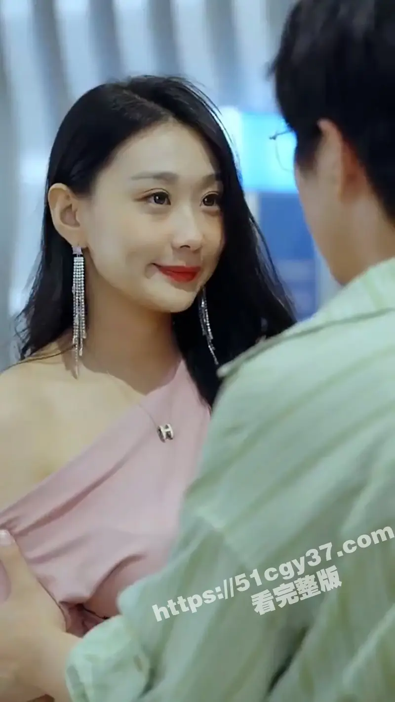 擦边短剧《我的美女室友》许茂从梦想到煎熬 与多位美女合租的真实体验! 图6