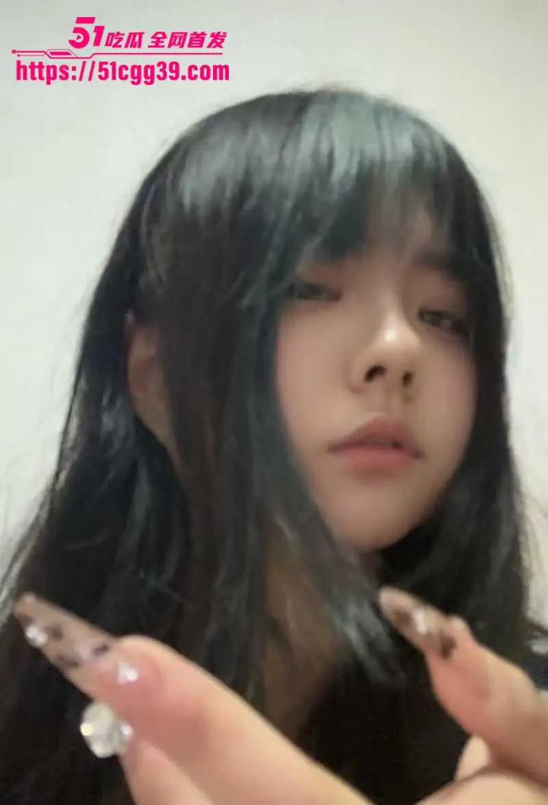 郑州叛逆少女 夏楠婷 调教合集流出 纯情处女被主人开发 KTV厕所后入挨操 女女舌吻热尿喷淋！ 图2