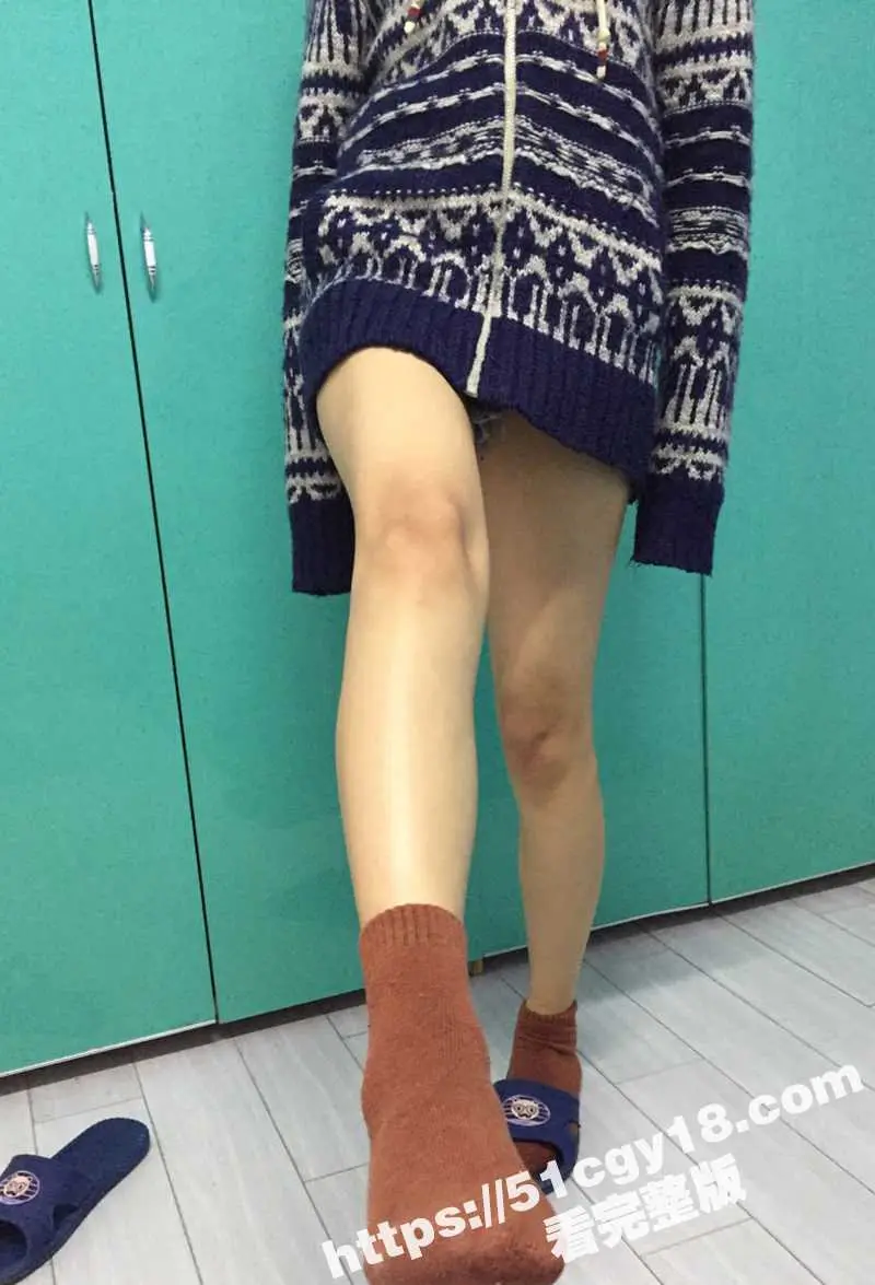 推特恋足大佬约炮超美女神 有逼不操只玩足交!玉足挑逗肉棒 踩踏呻吟不断 恋足控福音! 图8