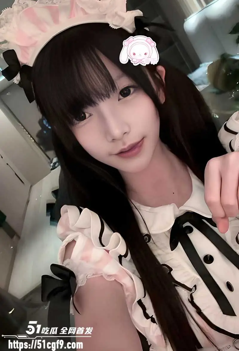 白虎少萝 金币崽 玩具自慰潮吹尿喷 被两男夹击爆操 携姐妹三飞侍奉金主 图1