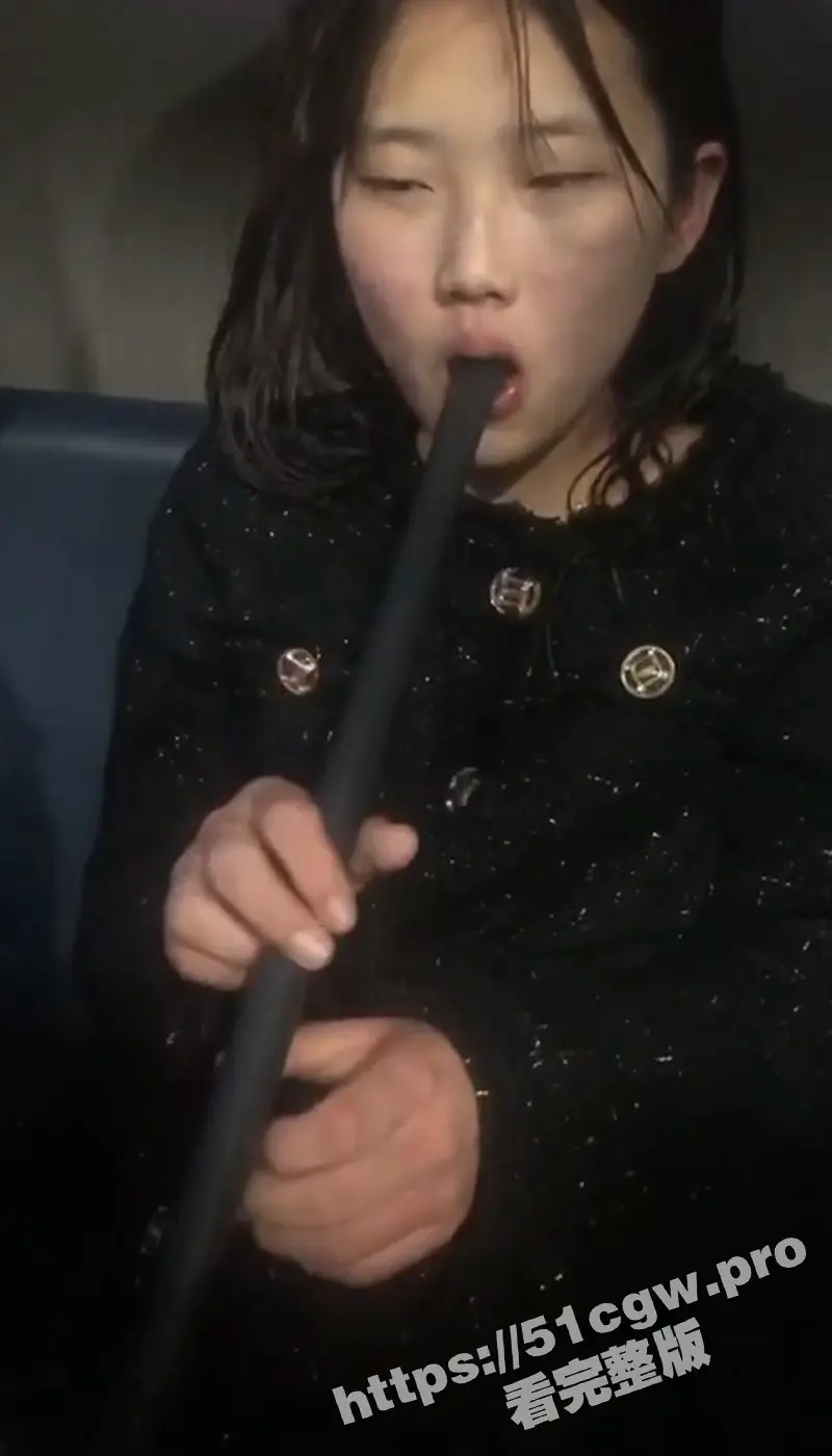 霸凌几时休？台球厅摆球小妹被一帮精神小妹扒光衣服殴打侮辱 这种畜生行为简直令人发指 图1