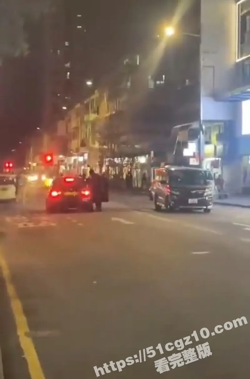 香港发生重大抢劫案 4名男子蒙面持刀及铁锤 闯入上水新丰路南豐珠寶抢劫在大埔失事弃车逃离 现场视频流出! 图4