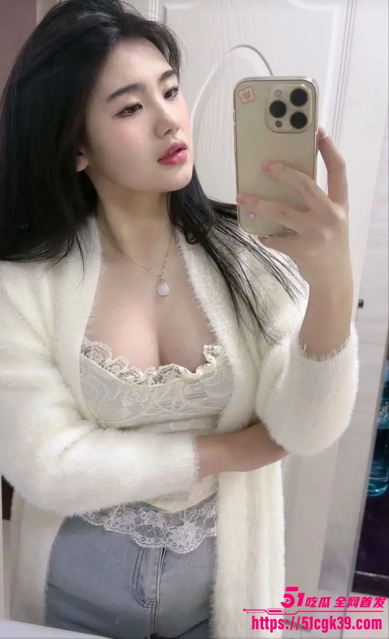抖音网红 在下小羊 不雅合集曝光 清纯脸蛋配C杯巨乳诱惑十足 翘臀嫩穴挑逗自拍 淫水四溅! 图4