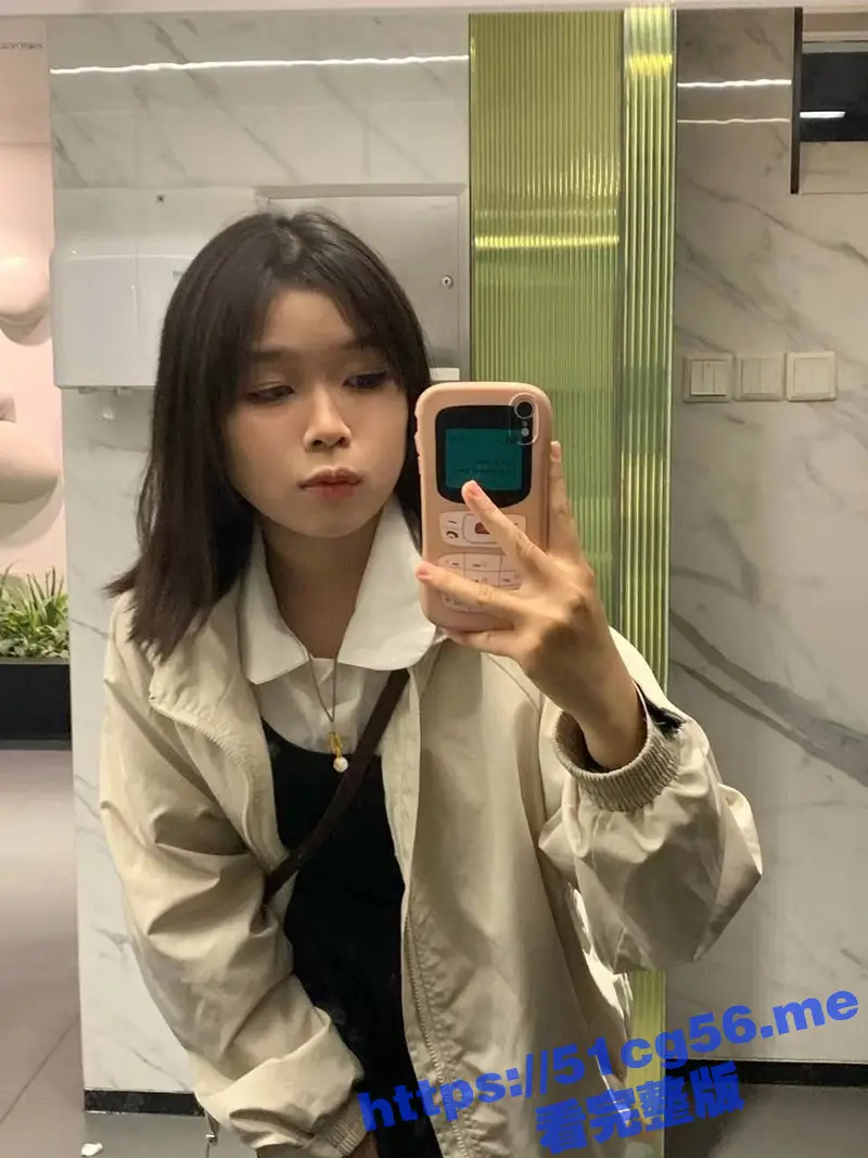 义乌工商职业技术学院 周雨馨 表面装纯反差婊 喜欢露出打野战 最希望被多人轮奸！ 图1