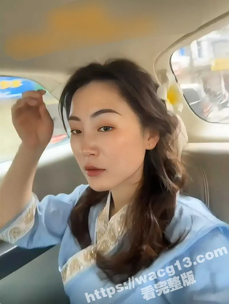 张家界已婚人妻王丽洁出轨多人遭情人曝光 老公常年不回家她得不到滋润经常外面偷吃 开视频掰逼给人看 图1