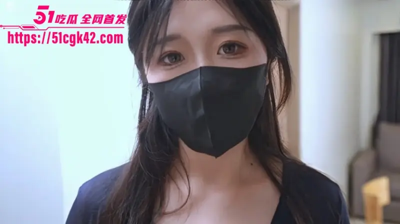 极品人气网黄 桥本香菜 新作 同学的母亲 玉足淫臀蜜穴榨精 穿开档牛仔裤被儿子的同学爆操 ! 图1