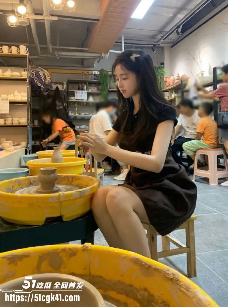 河南郑州神颜校花 吕可盈 为捞金屈身金主 被一晚四次疯狂蹂躏 后入暴操浪叫不止! 图1