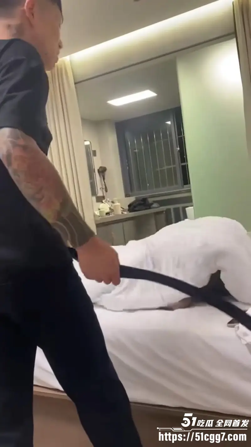 抖音爆火国服玄策21秒完整版视频!精神小伙酒店暴揍出轨女友 为爱抓狂上演闪电五连鞭 抽的妹子惨叫声如同杀猪! 图8