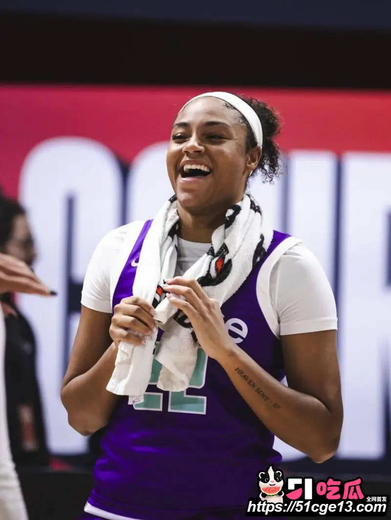 马刺榜眼 哈珀 陷入双向出轨互绿风波 NBA模范情侣人设崩塌 休赛期大瓜引爆外网 图9