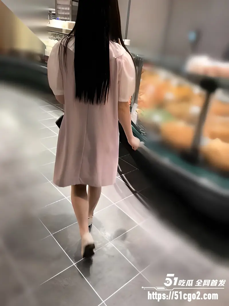 乱伦大神 漂亮表姐 我们久别的重逢格外的努力满足对方 今天超满足内射了！ 图3