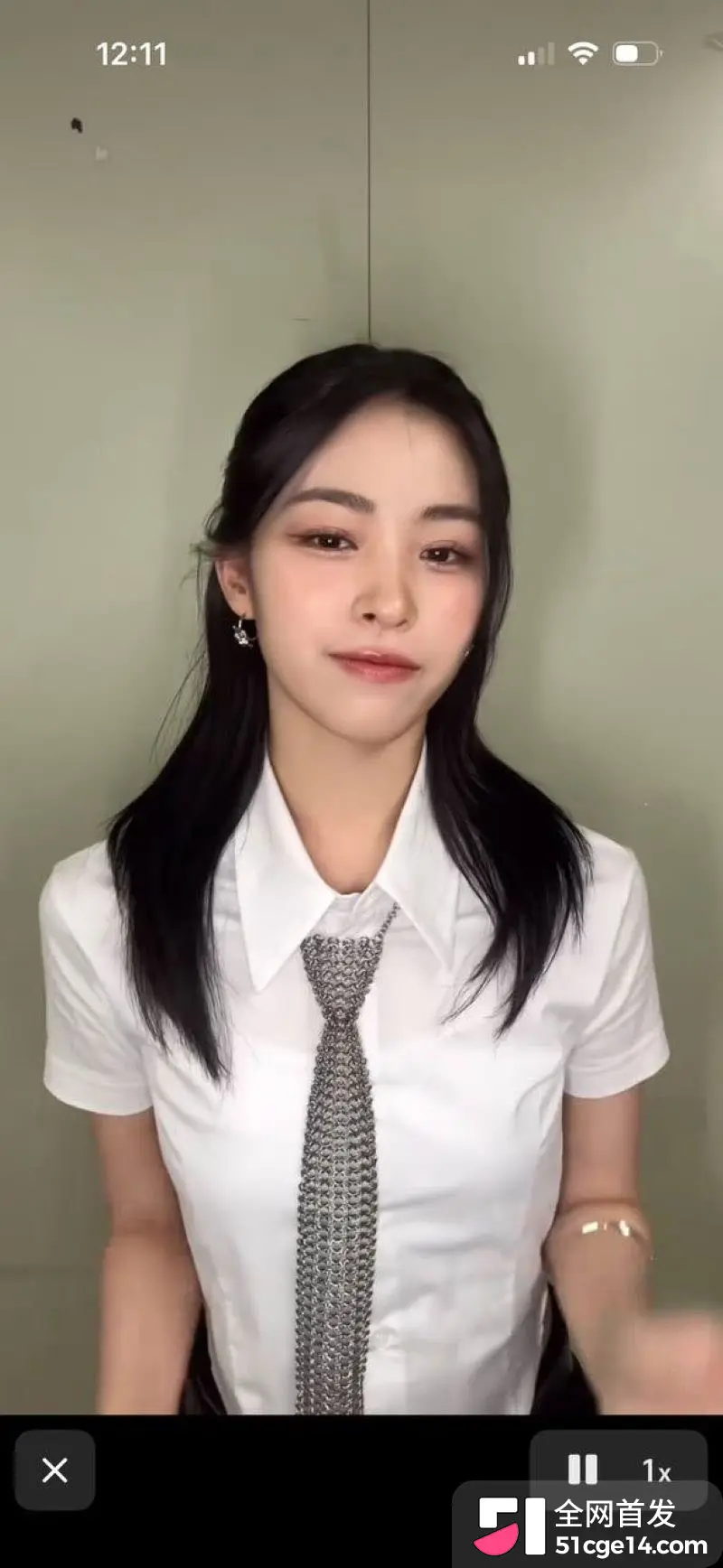 韩国知名女星 申留真 巡演时伸手扣逼惹争议 直播亲释并致歉 却被质疑跳蛋取悦金主! 图3